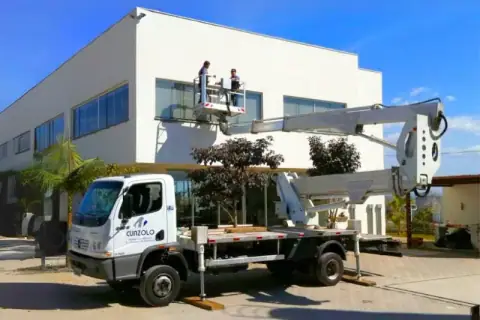 Locação de plataformas para manutenção de fachadas